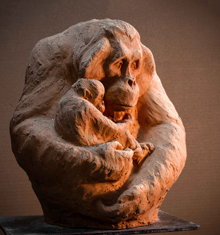 Михаил Лебедев. "Орангутан с детенышем", 2011. Керамика, 30х25х35 см. Фото из архива Михаила Лебедева