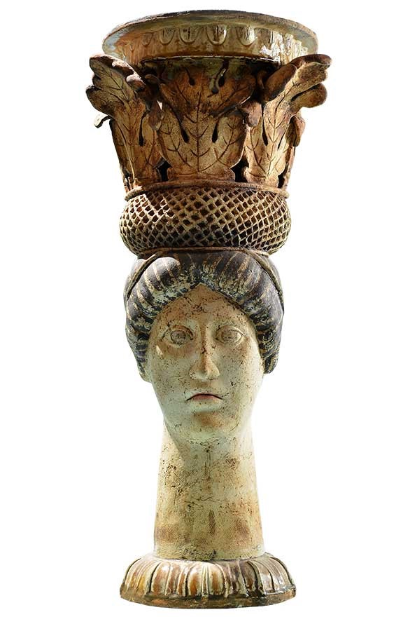 Элла Адамова. ''Царица Вашти'', 2015. Керамика, высота 69 см. Фото из архива Эллы Адамовой