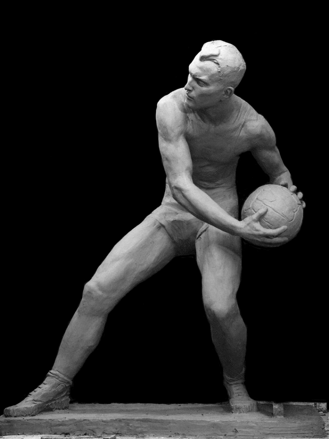 Ирина Александрова. ''Волейболист'', 1958. Гипс. Фото из архива К.Ю. Александрова