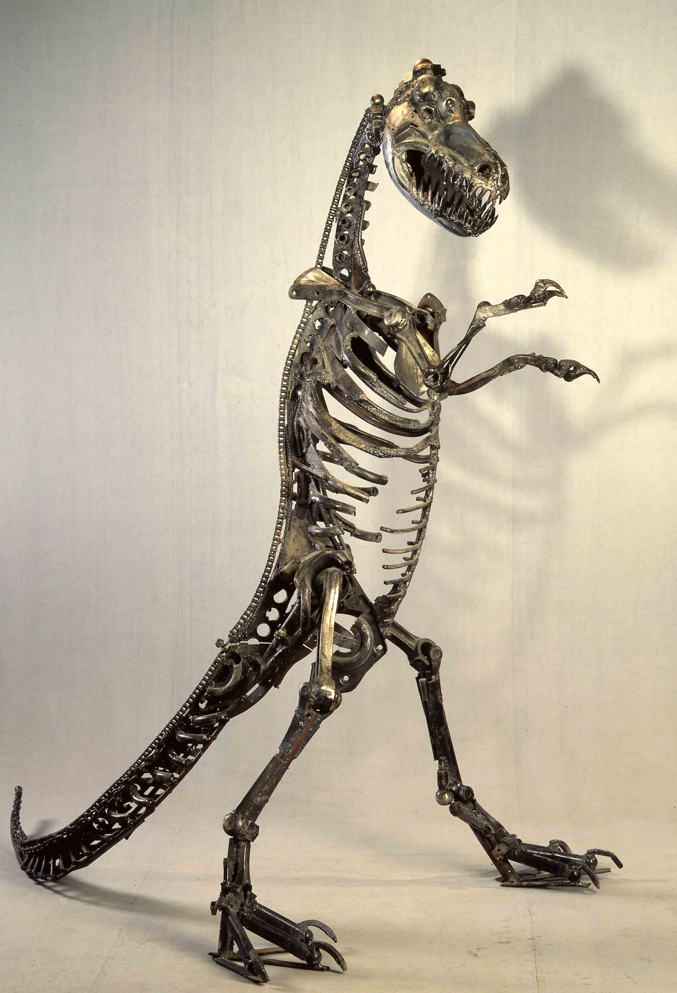 Андрей Асерьянц. "Динозавр", 1989. Металл, высота 200 см. Фото из архива Андрея Асерьянца