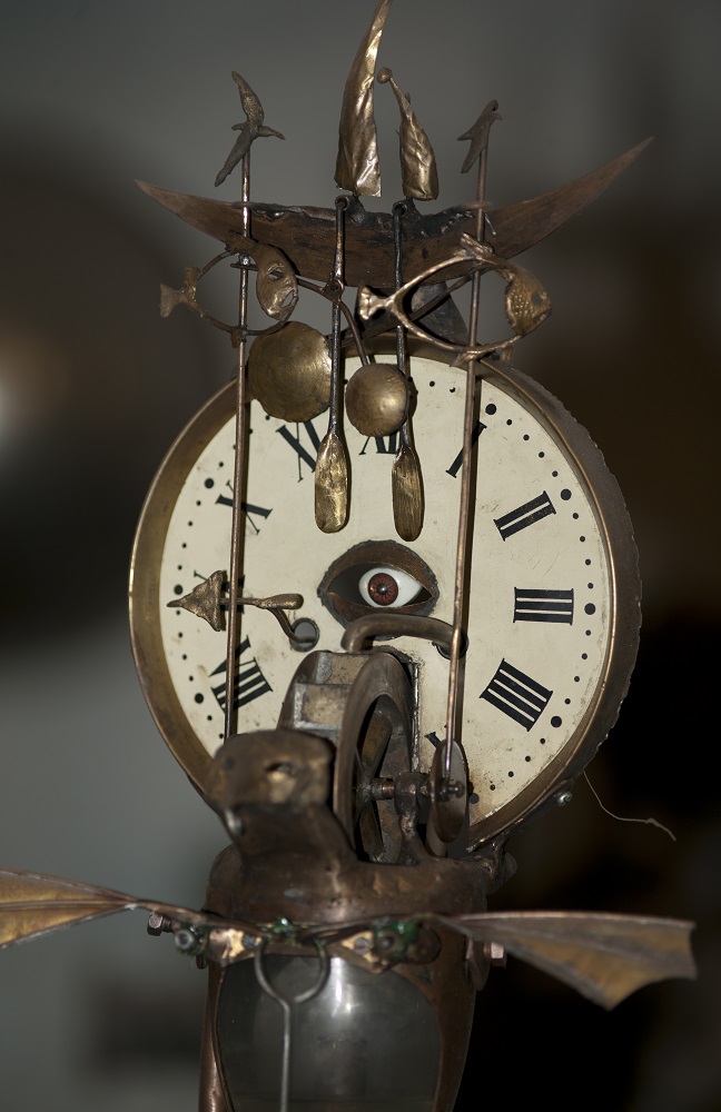 Андрей Асерьянц. "Часы абсурда" (мобиль) (фрагмент). Бронза, высота 170 см. Фото из архива Андрея Асерьянца