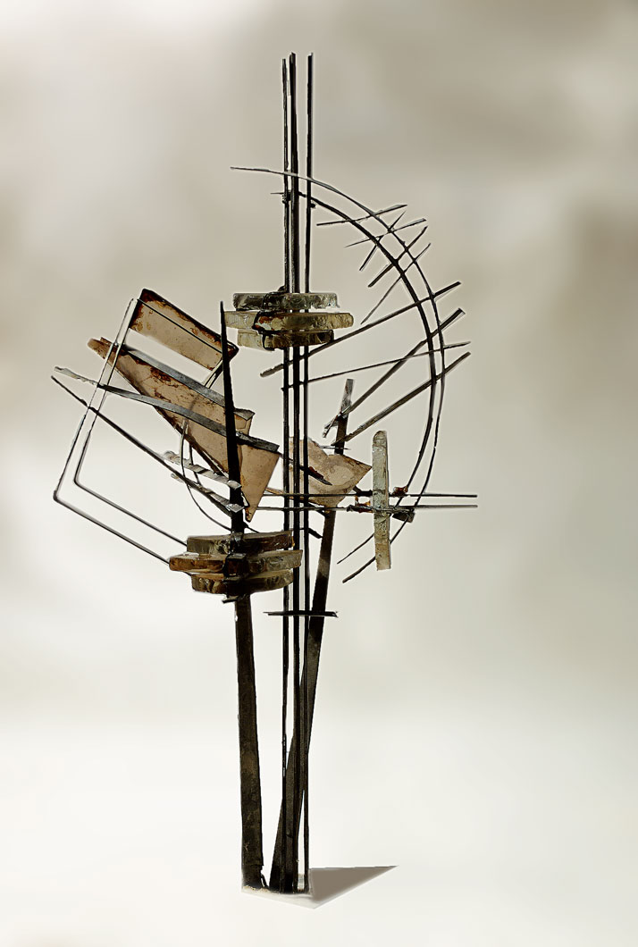 Марат Бабин. "Эскиз светильника", 1982. Металл, дерево. Фото Ольги Глухаревой