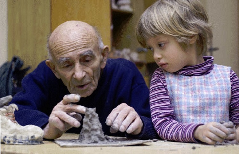 Скульптор Марат Бабин на занятиях с детьми