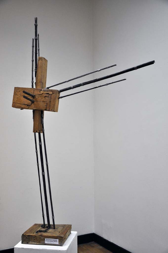 ''Пространственная композиция'' (Взлет), 2000.Дерево, металл, 170х112х70 см