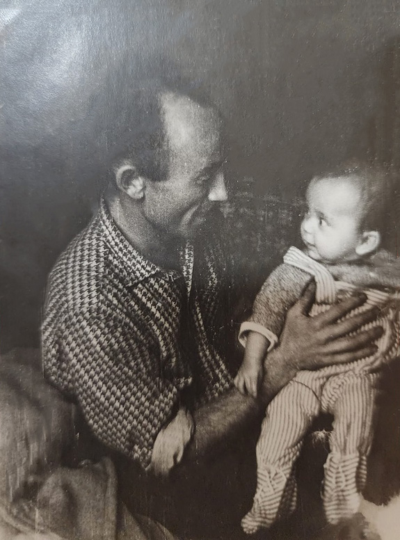 Марат Бабин и дочь Алена (Ольга), осень 1960