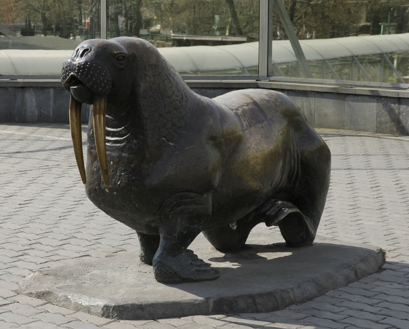 ''Морж'', 2004. Бронза, высота 160 см. Московский зоопарк