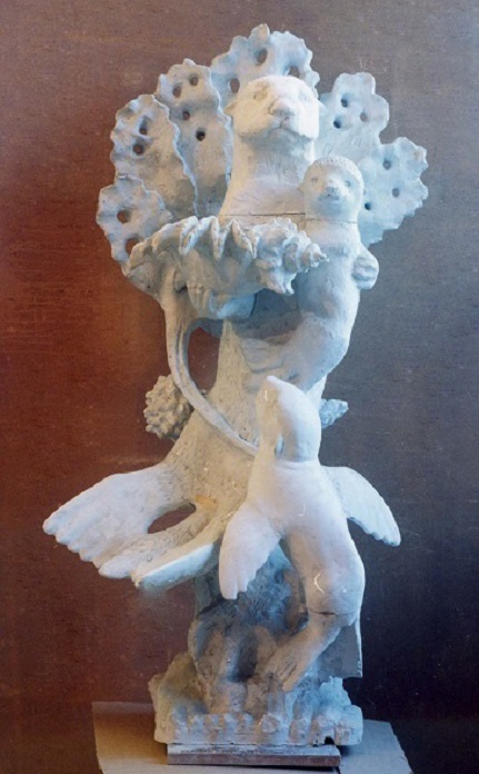 ''Калан в морской капусте'', 1998. Гипс, 170х65х50 см.Модель фонтана для Хабаровска