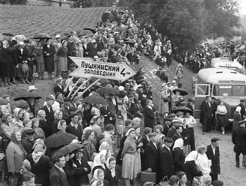 На открытии памятника А.С. Пушкину в Михайловском.14 июня 1959 года. Фото: Пушкинский Заповедник
