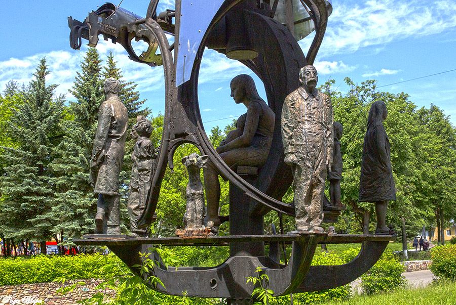 Памятник труду, 1986. Фрагмент