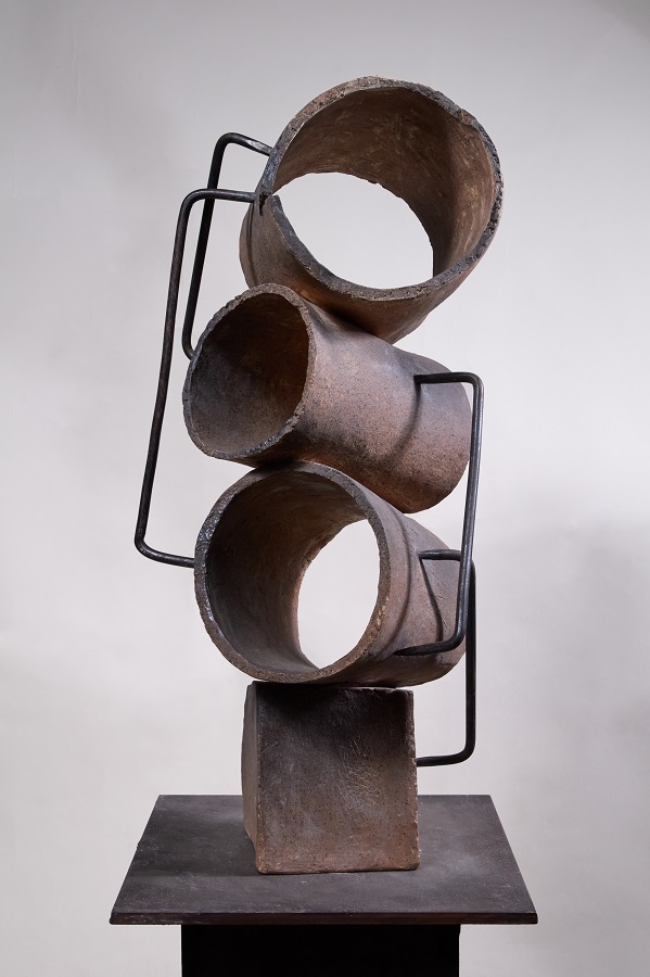 ''Сруб'', 2019. Керамика, металл, 50х40х30 см