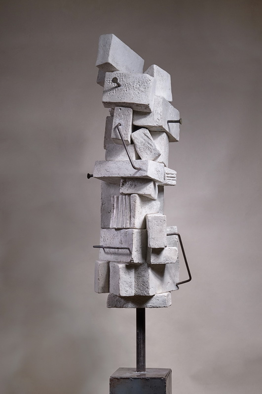 ''Вавилонская башня'', 2018. Керамика, металл, 145х40х40 см