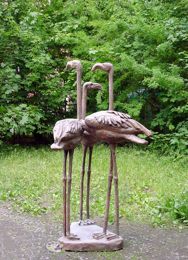 Алексей Цветков. ''Три фламинго'', 2000. Листовая медь, 195х150х100 см. Фото Марины Роз
