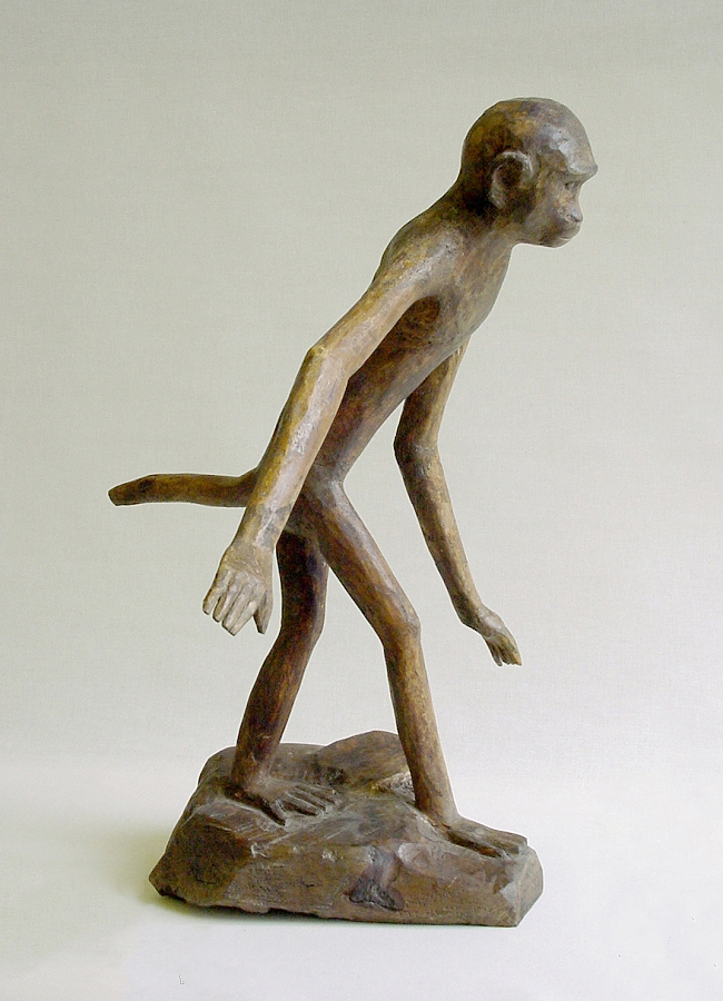 Алексей Цветков. ''Обезьяна идущая'', 1999. Дерево, 55х45х38 см.Фото Марины Роз