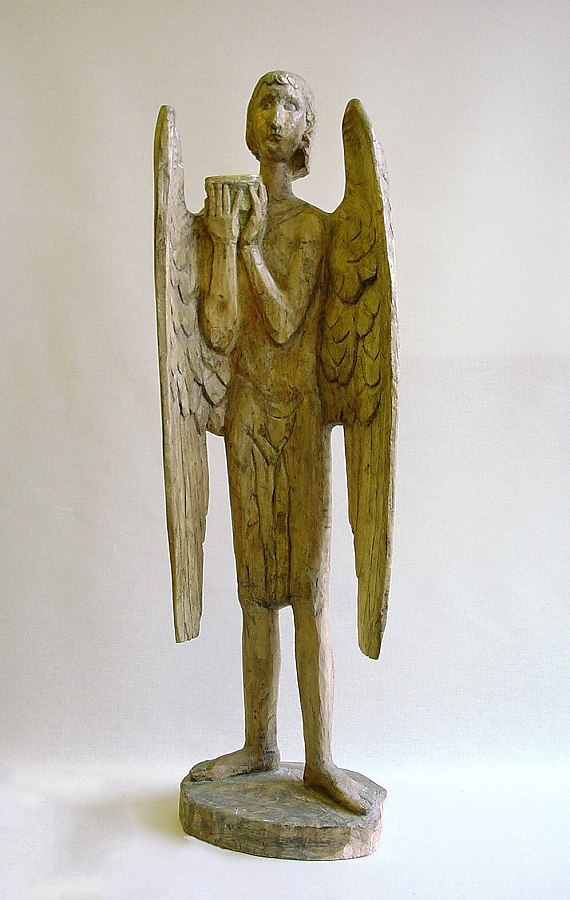 Алексей Цветков. ''Ангел-хранитель с чашей'', 1995.Дерево, 98х30х20 см. Фото Марины Роз