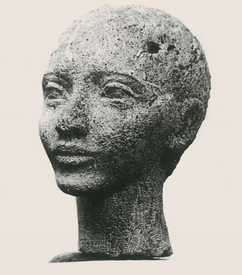 Валерия Доброхотова. "Голова девочки", 1983. Известняк, 28х20х20 см. Фото из архива Валерии Доброхотовой