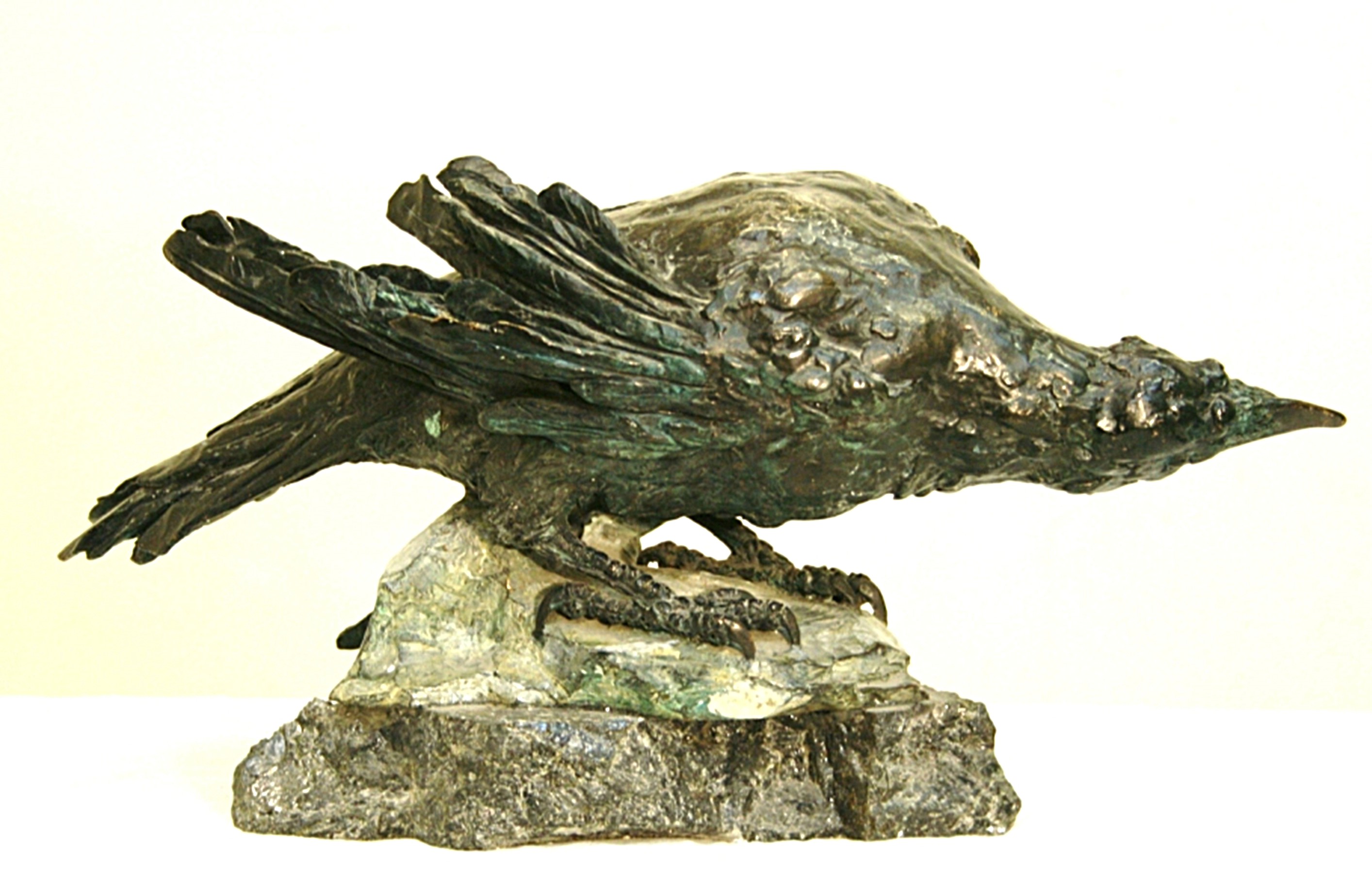 Евгения. Дубровина. "Ворона", 2005. Бронза, 24х51х22 см. Фото из архива Евгении Дубровиной