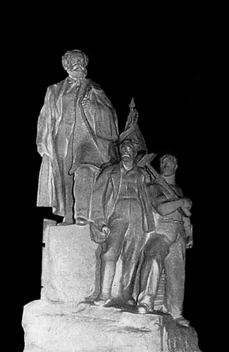 Сергей Кольцов. Проект памятника Карлу Марксу для Москвы (ракурс), 1920-1927. Совместно с С. Алёшиным, С. Мезенцевым, Г. Кепиновым. Архитекторы А.А. и В.В. Веснины