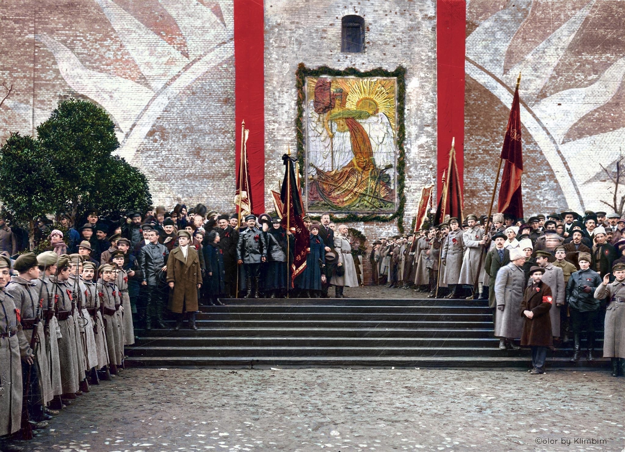 В.И. Ленин на открытии мемориальной доски ''Павшим в борьбе за мир и братство народов''. 7 ноября 1918 года. Сенатская башня, Красная площадь