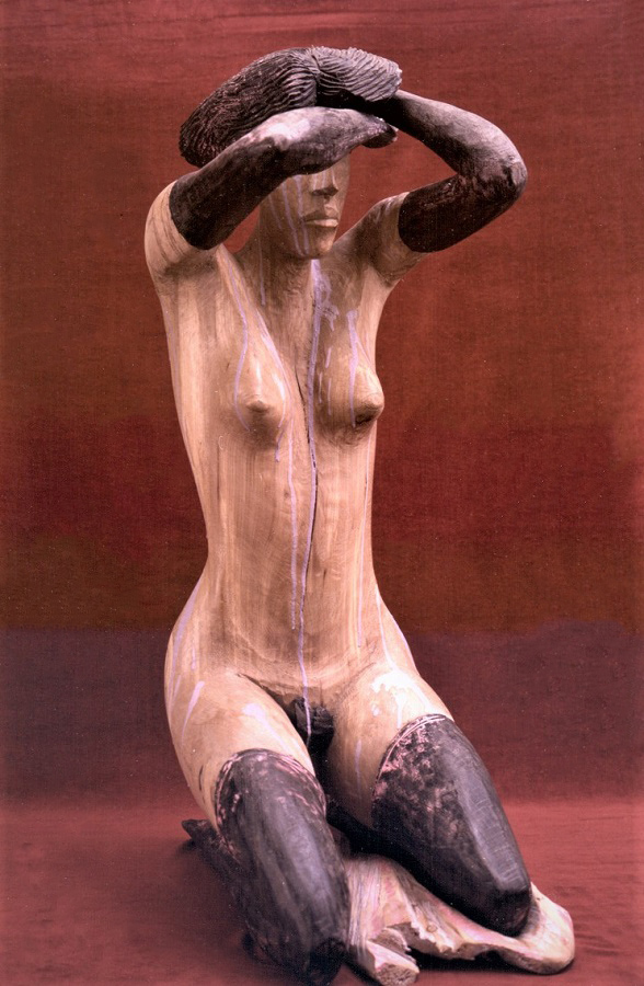 Виктор Корнеев. "Стоящая на коленях", 1995. Дерево, 130х60х45 см. Фото из архива Виктора Корнеева