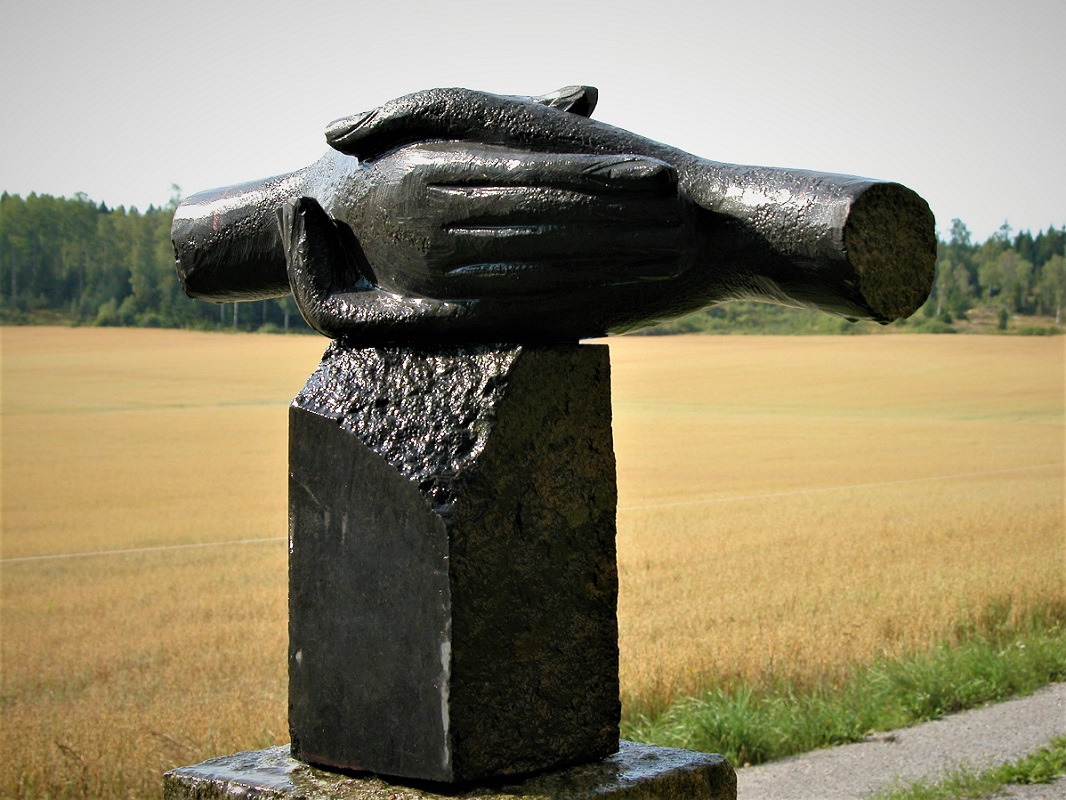 Виктор Корнеев. "Руки", 2005. Гранит, 60х55х25 см. Фото из архива Виктора Корнеева