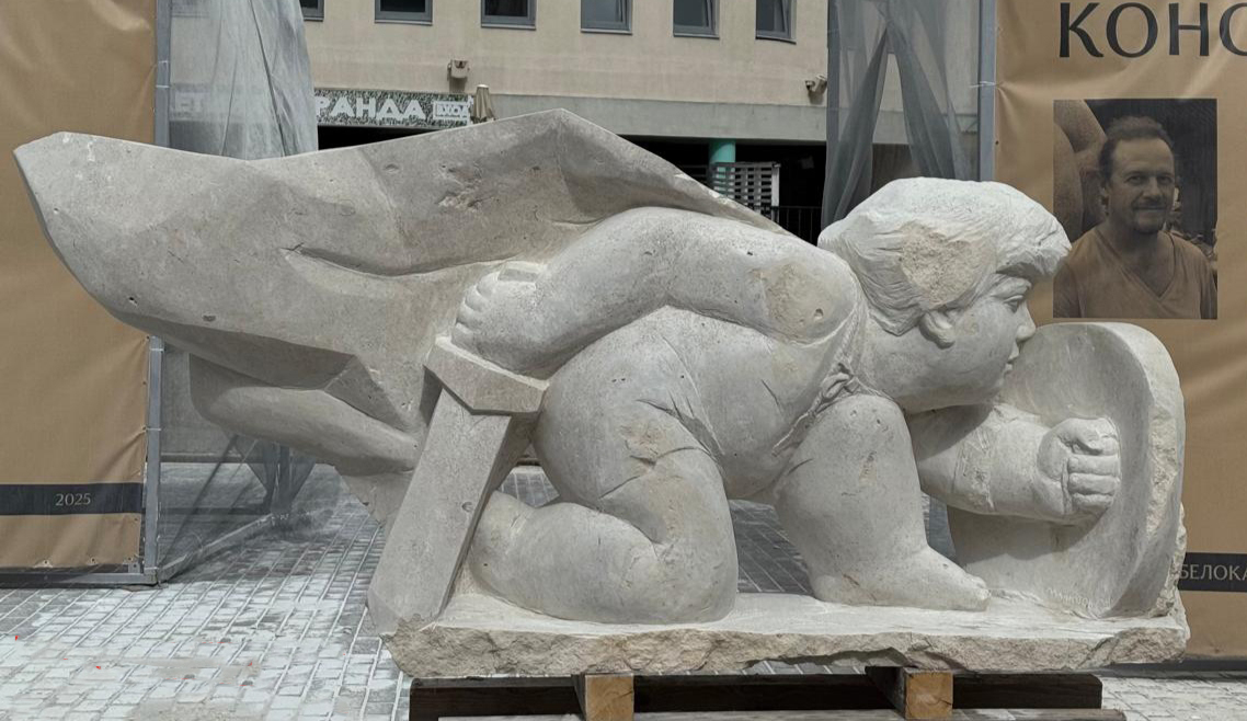 Сергей Малютов. "Будущий воин", 2025. Известняк, 260х175х50 см. Владимир. Фото из архива Сергея Малютова