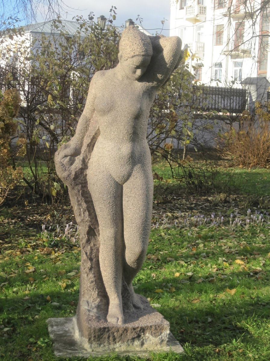 ''Утро'', 1964. Гранит, 190х74х64 см.Ярославский художественный музей. Фото: goskatalog.ru