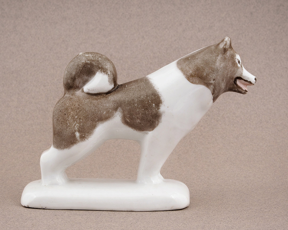 ''Лайка'', 1937. Автор модели - Н.А. Кольцов. Фарфор, роспись, 10,7х14,5 см. Фото: www.litfund.ru