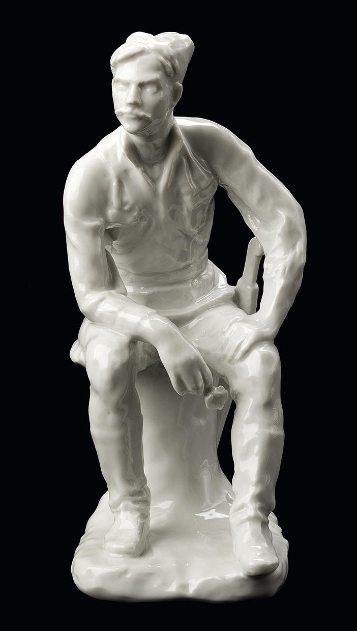 ''Герой Гражданской войны В.И. Чапаев'', 1960-е. Фарфор, 23,5х12,7х9,5 см.Фото: Виртуальный музейрусского искусства Юрия Трайсмана