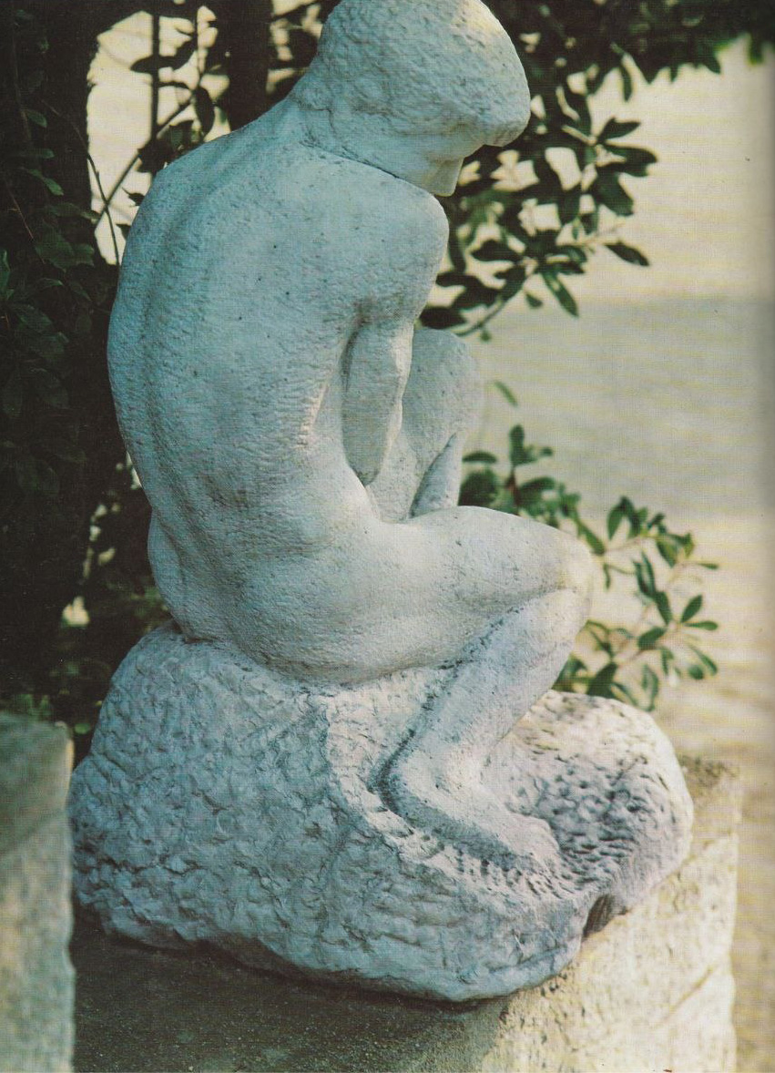 А. Т. Матвеев. "Засыпающий мальчик", 1908.Мраморная копия 1967 года исполнена В.Г. Стамовым и установлена в парке пансионата "Криворожский горняк" (бывшее имение Я.Е. Жуковского), Жуковка, Крым. Фото Д.В. Белоуса из альбома: Е.Б. Мурина. "Александр Матвеев", М., 1979