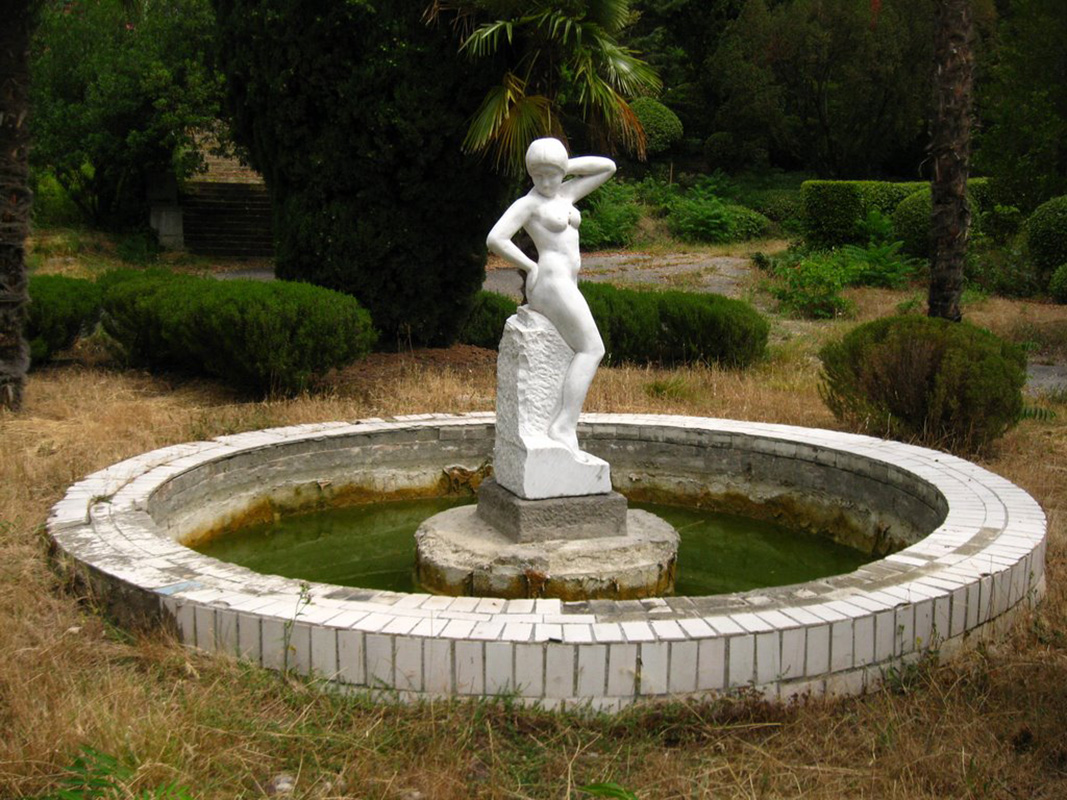 "Нимфея", 1911. Мраморная копия исполнена в 1967 году скульптором А.П. Тимченкодля пансионата "Криворожский горняк" (бывшее имение Я.Е. Жуковского), Жуковка, Крым. Фото: ftour.otzyv.ru