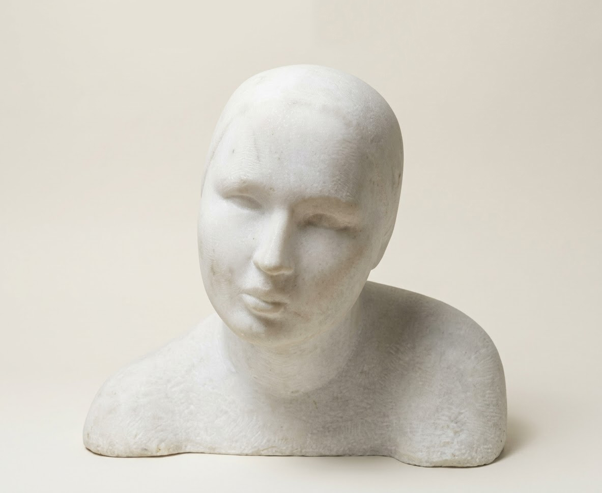 ''Портрет искусствоведа Т.П. Лоханской'', 1982. Мрамор, 40х50х40 см.Государственный Русский музей, С.-Петербург. Фото: сайт "Виртуальный Русский музей''