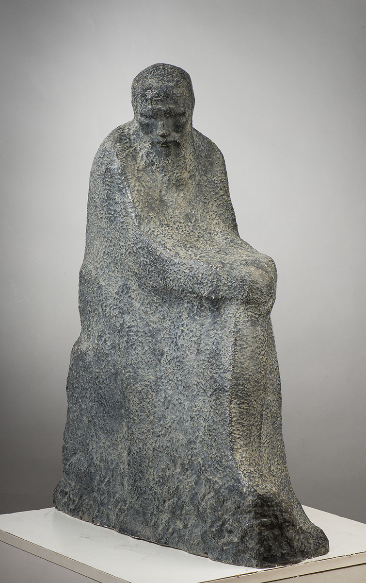 ''Писатель Ф.М. Достоевский'', 1989.Конкурсный проект памятника писателю для набережной канала Грибоедова в Ленинграде. Гипс тонированный, 70х51х25 см.Государственный музей городской скульптуры, С.-Петербург.Фото: goskatalog.ru