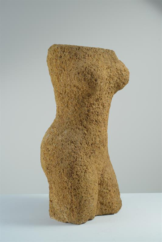 ''Женский торс'', 1970. Туф, 48х23х20 см.Государственный музей городской скульптуры, С.-Петербург.Фото: goskatalog.ru