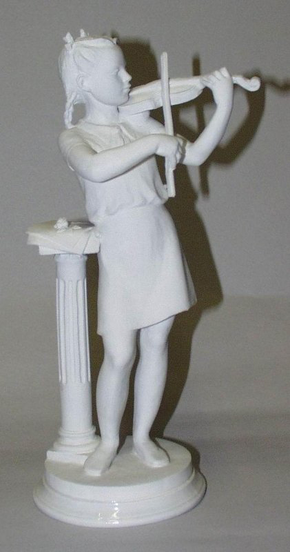 ''Юное дарование'', 1949. Фарфор, 29,8х15х11,2 см.Совместно с Г.С. СтолбовойГосударственный Русский музей, С.-Петербург.Фото: goskatalog.ru