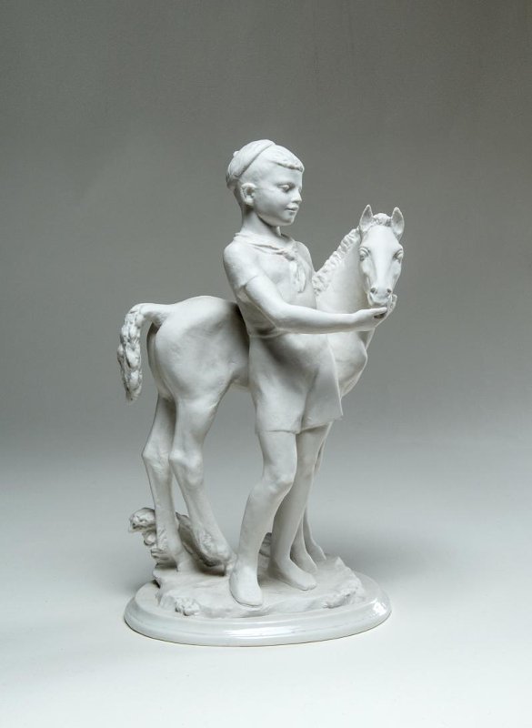 ''Юный животновод'', 1949. Фарфор, роспись, 29,7х18х14 см.Совместно с Г.С. Столбовой.Государственный Русский музей, С.-Петербург. Фото: goskatalog.ru