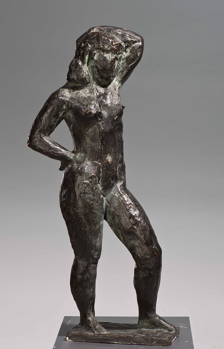 ''Стоящая'', 1973. Бронза, патинирование, 46х11х22 см. Отлив 1975 года.Государственный музей городской скульптуры, С.-Петербург.Фото: goskatalog.ru