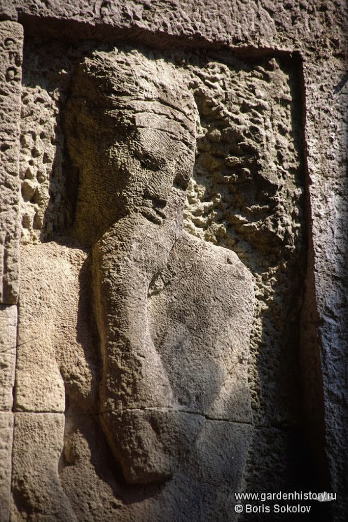 Новый Кучук-Кой. А.Т. Матвеев. "Поэт", 1908. Фрагмент барельефа