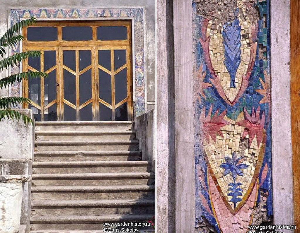 Новый Кучук-Кой. Главный дом. Южный фасад. Лестница и двери. Фрагмент мозаики