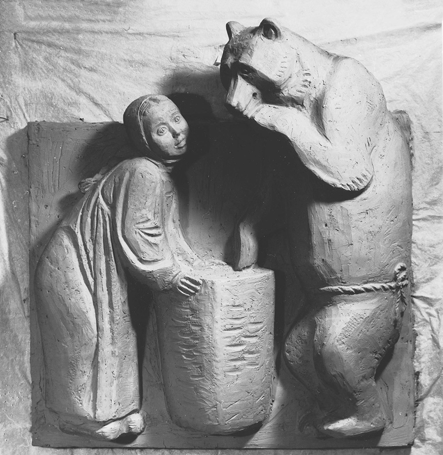 Вера Рунёва. "Маша и медведь", 1979-1990. Детская площадка. Глина. Фото из архива Веры Рунёвой