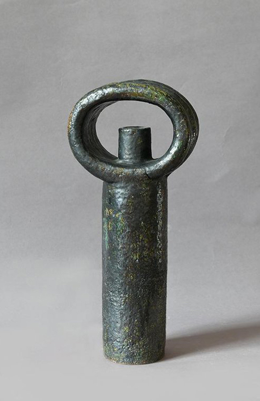 Валерия Семенова. "Декоративная ваза", 1978. Шамот, соли, глазури, 36х17х9 см. Новосибирский государственный художественный музей