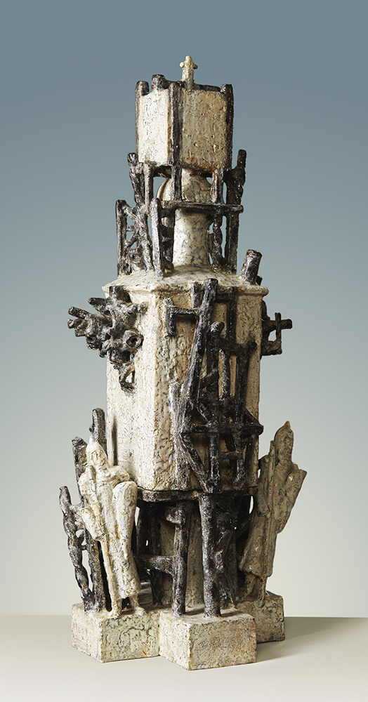 Валерия Семенова. ''Вечное и временное'' (Ослябя и Пересвет), 1989. Керамика 123х44х36 см.Музей-усадьба ''Кусково'', Москва