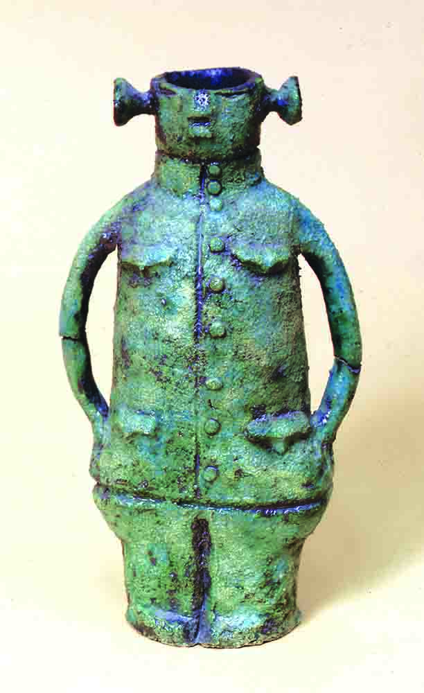 Валерия Семенова. ''Персонаж'', 1972. Шамот, соли, 21х11х6 см