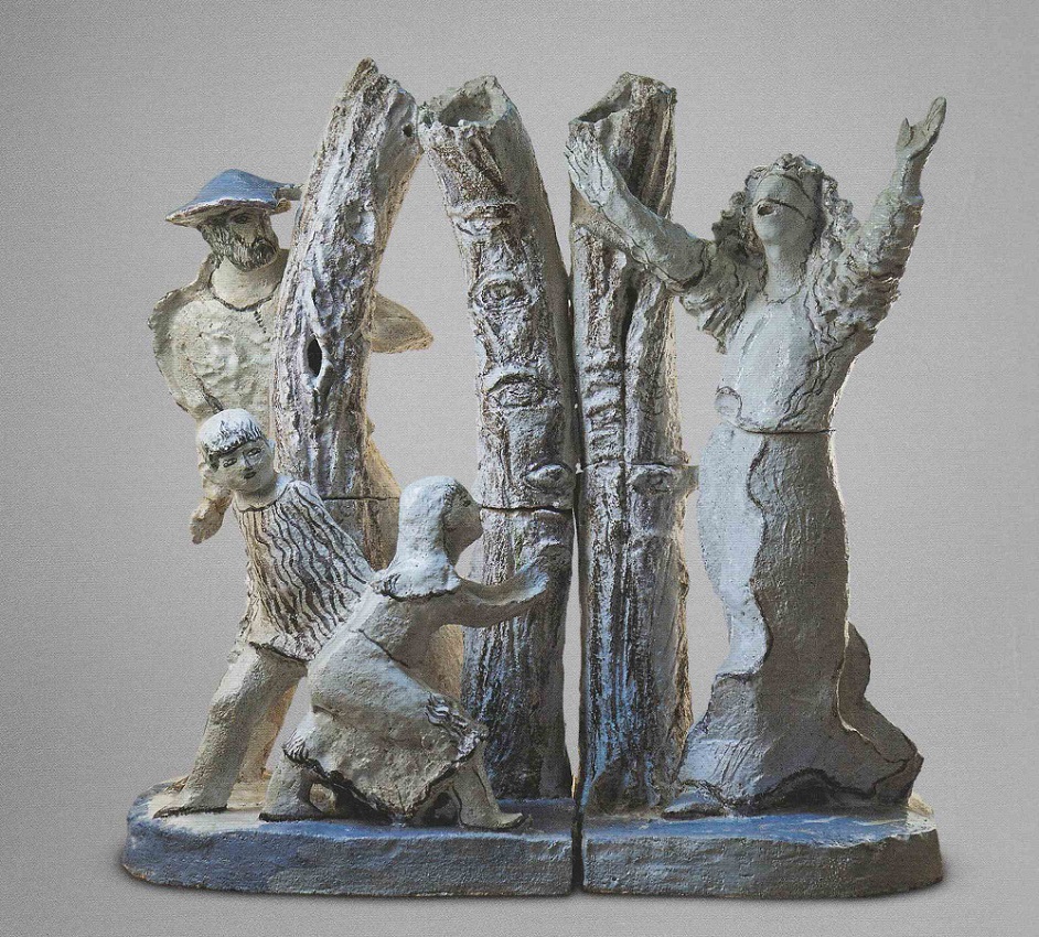 ''Сельский мотив II. Жмурки'', 1989.Керамика, роспись подглазурная, постамент - дерево, 92х90х44 см; высота постамента 10 см