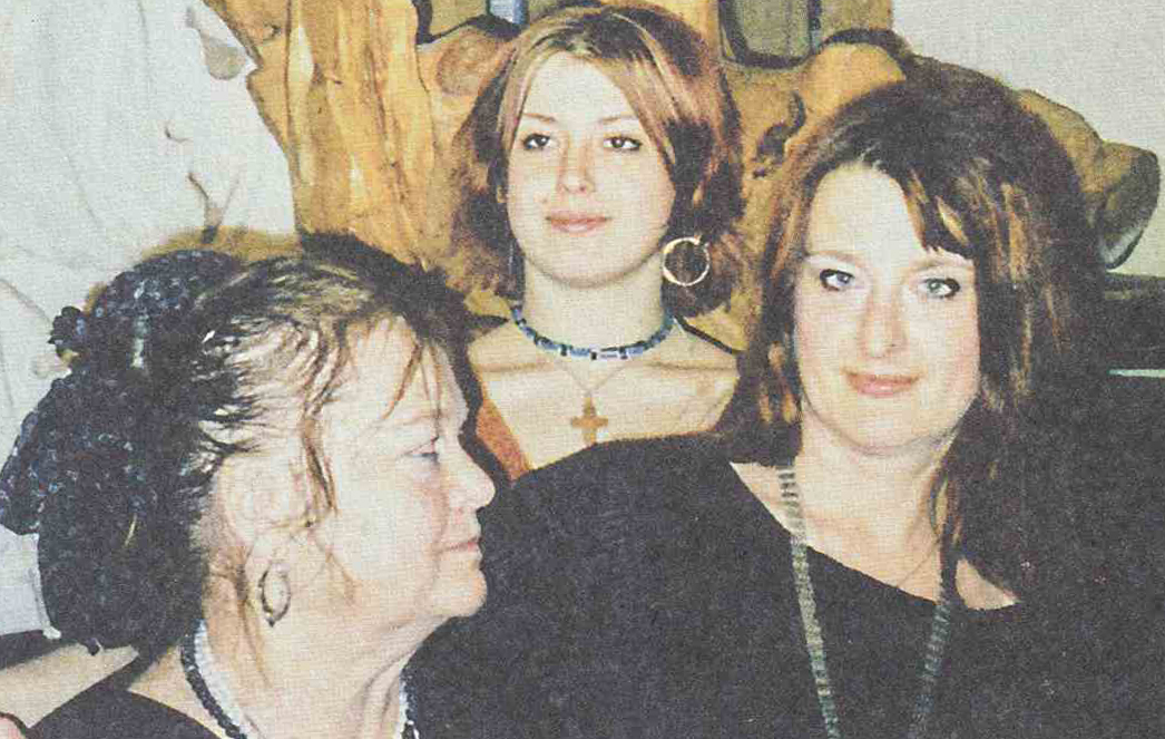 Татьяна Соколова с внучкой Анастасией и дочерью Натальей, конец 1990-х
