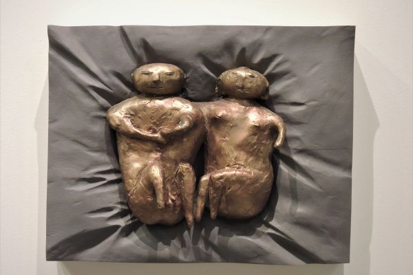 Виктор Корнеев. Из серии ''Давление'', 2003. Рельеф. Бронза дерево, 30х40х15 см. Фото из архива Виктора Корнеева