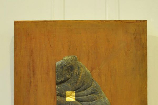 Виктор Корнеев. Из серии ''Земля и тело'', 2013. Рельеф. Железо, бронза, 70х70х5 см. Фото из архива Виктора Корнеева