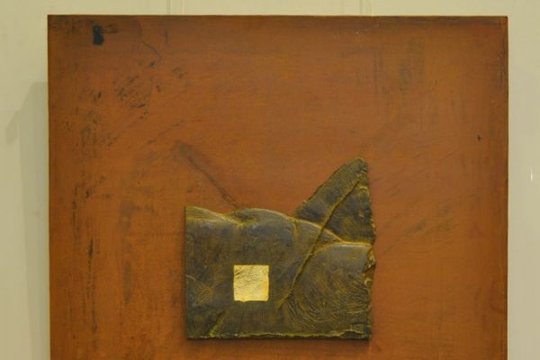 Виктор Корнеев. Из серии ''Земля и тело'', 2013. Рельеф. Железо, бронза, 70х70х5 см. Фото из архива Виктора Корнеева