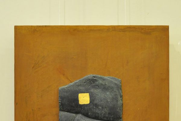 Виктор Корнеев. Из серии ''Земля и тело'', 2013. Рельеф. Железо, бронза, 70х70х5 см. Фото из архива Виктора Корнеева