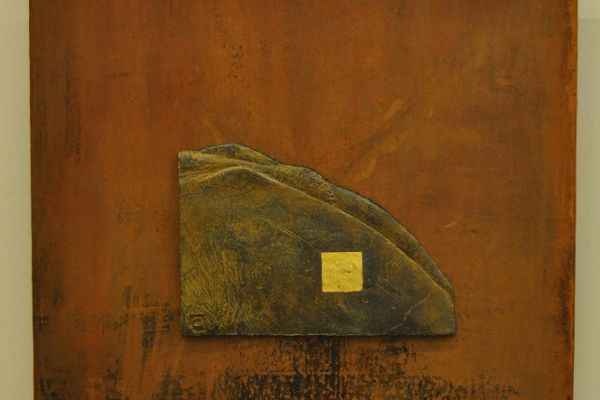 Виктор Корнеев. Из серии ''Земля и тело'', 2013. Рельеф. Железо, бронза, 70х70х5 см. Фото из архива Виктора Корнеева