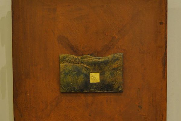 Виктор Корнеев. Из серии ''Земля и тело'', 2013. Рельеф. Железо, бронза, 70х70х5 см. Фото из архива Виктора Корнеева